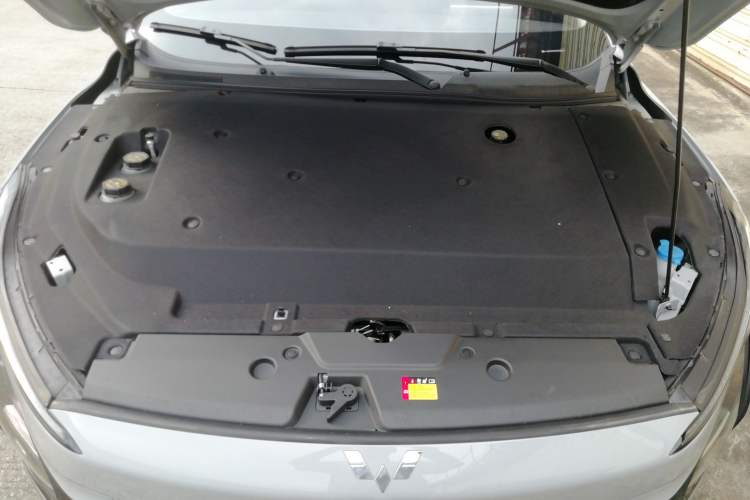Used Wuling Xingguang 2024 Co-Creation Edition 510 Advanced Model Engine Bay