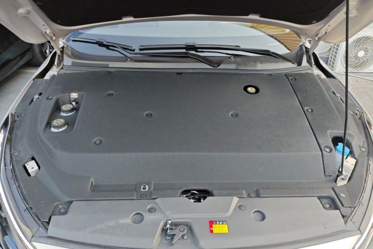 Used Wuling Xingguang 2024 Co-Creation Edition 510 Advanced Model Engine Bay