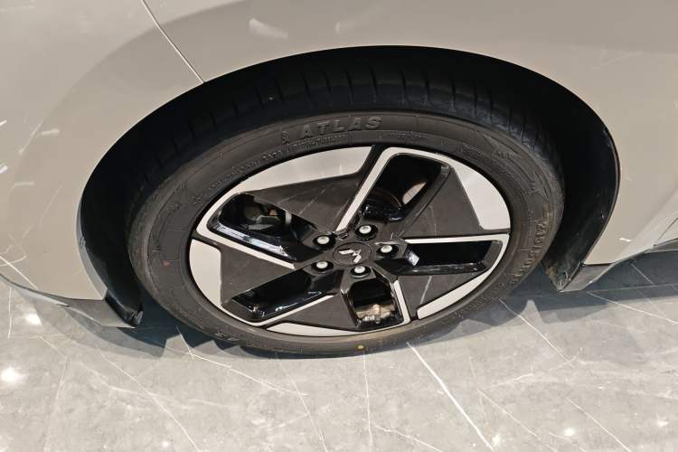 Used Wuling Xingguang 2024 Co-Creation Edition 510 Advanced Model Exterior 4