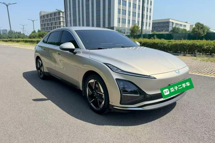 Used Wuling Xingguang 2024 Co-Creation Edition 510 Advanced Model Front Right 45 Deg