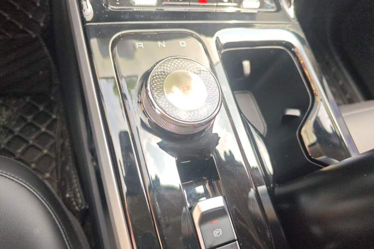 Used Wuling Xingguang 2024 Co-Creation Edition 510 Advanced Model Gear Lever