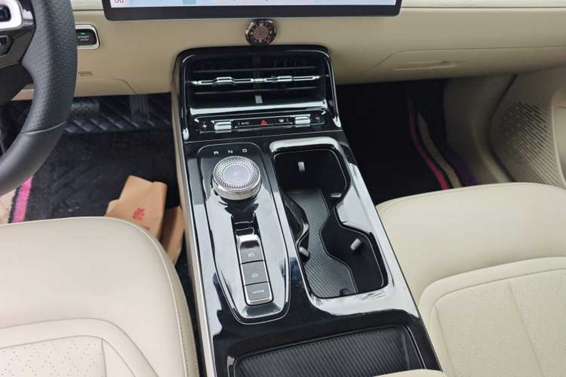 Used Wuling Xingguang 2024 Co-Creation Edition 510 Advanced Model Gear Lever