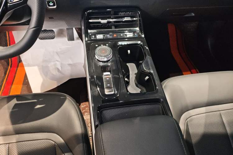Used Wuling Xingguang 2024 Co-Creation Edition 510 Advanced Model Gear Lever