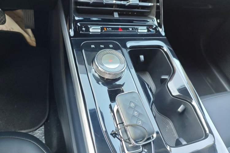 Used Wuling Xingguang 2024 Co-Creation Edition 510 Advanced Model Gear Lever