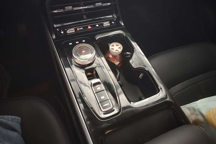 Used Wuling Xingguang 2024 Co-Creation Edition 510 Advanced Model Gear Lever