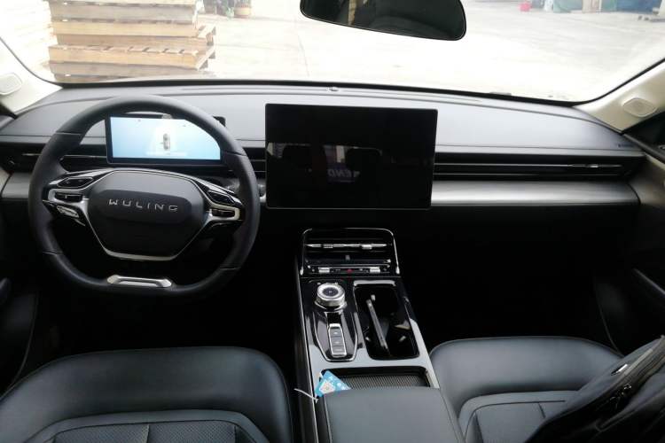 Used Wuling Xingguang 2024 Co-Creation Edition 510 Advanced Model Interior 2