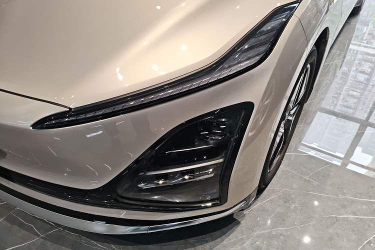 Used Wuling Xingguang 2024 Co-Creation Edition 510 Advanced Model Left Front Headlight