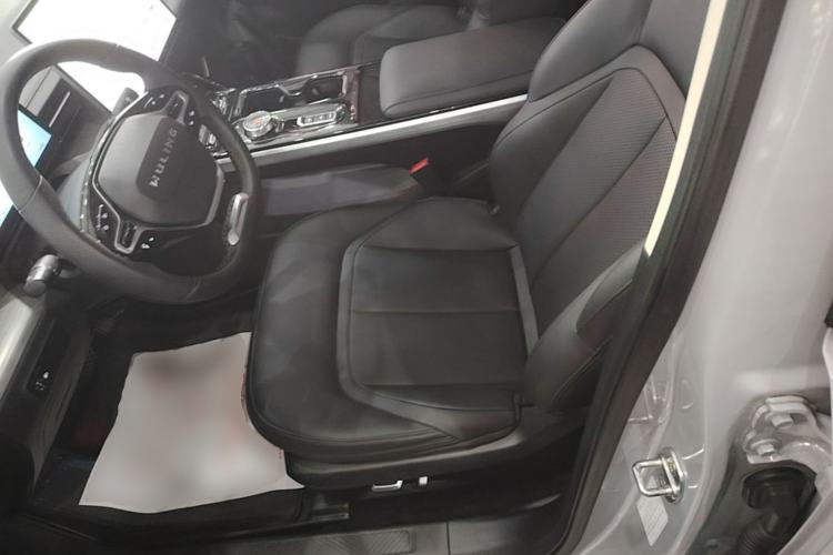 Used Wuling Xingguang 2024 Co-Creation Edition 510 Advanced Model Left Front Seat