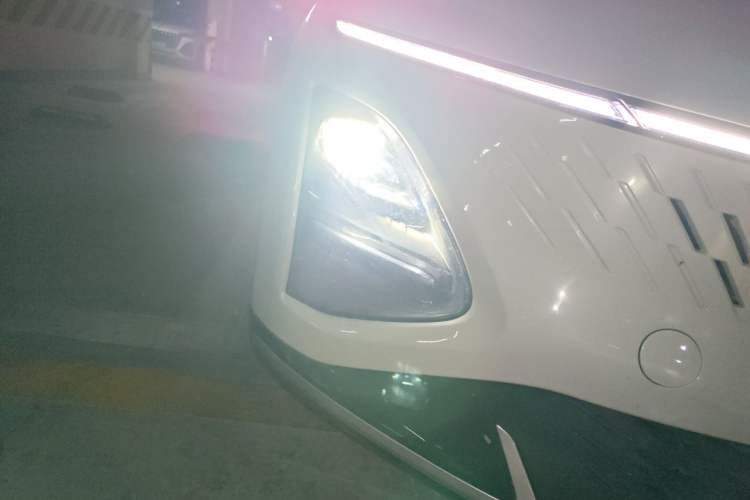 Used Wuling Xingguang 2024 Co-Creation Edition 150 Flagship Model Right Front Headlight