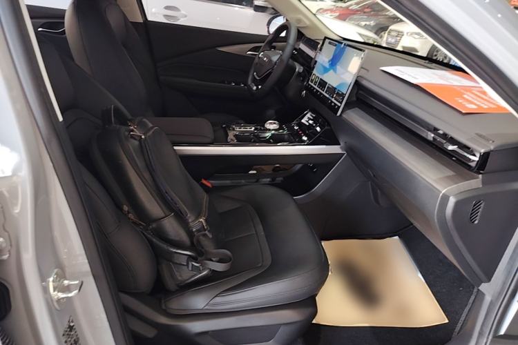 Used Wuling Xingguang 2024 Co-Creation Edition 510 Advanced Model Right Front Seat