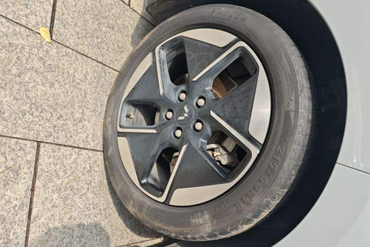 Used Wuling Xingguang 2024 Co-Creation Edition 510 Advanced Model Right Front Wheel Hub