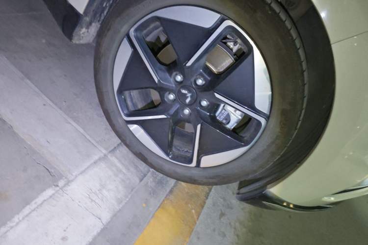Used Wuling Xingguang 2024 Co-Creation Edition 150 Flagship Model Right Front Wheel Hub