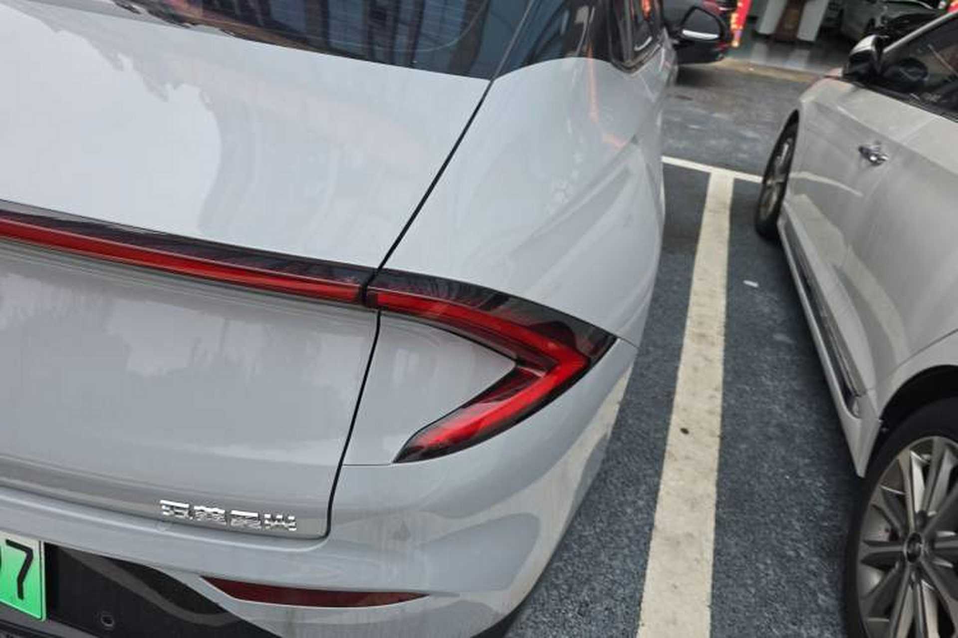 Used Wuling Xingguang 2024 Co-Creation Edition 510 Advanced Model Right Rear Taillight