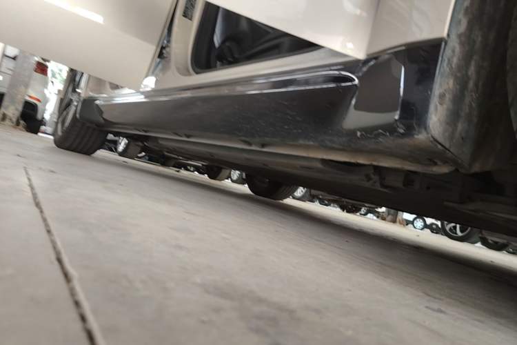 Used Wuling Xingguang 2024 Co-Creation Edition 510 Advanced Model Right Side Sill