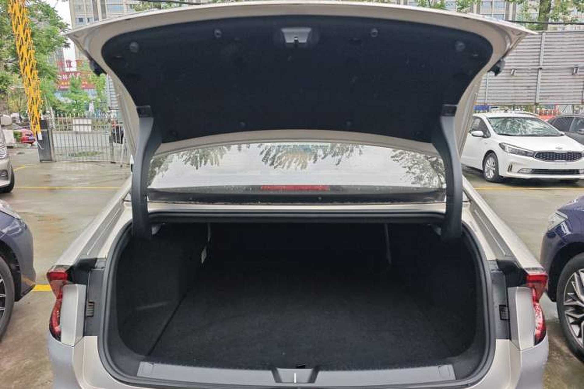Used Wuling Xingguang 2024 Co-Creation Edition 510 Advanced Model Trunk