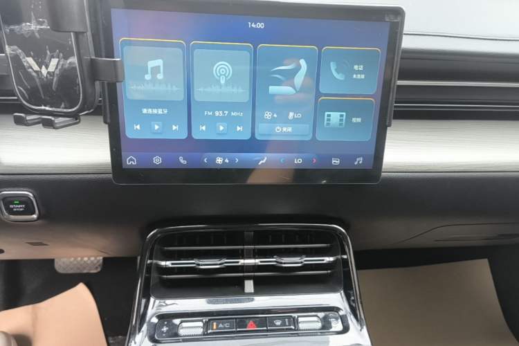 Used Wuling Xingguang 2024 Co-creation Edition 150 Standard Model Audio And AC Panel