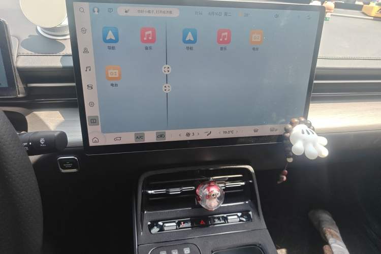 Used Wuling Xingguang 2024 Co-Creation Edition 150 Flagship Model Audio And AC Panel
