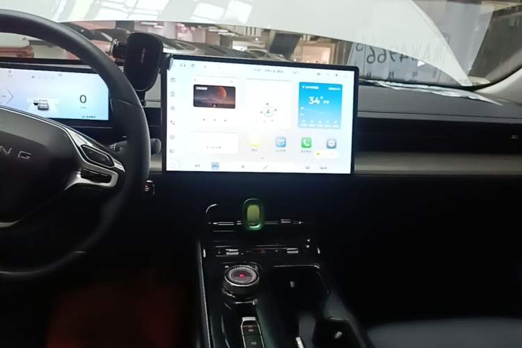 Used Wuling Xingguang 2024 Co-Creation Edition 510 Advanced Model Audio And AC Panel