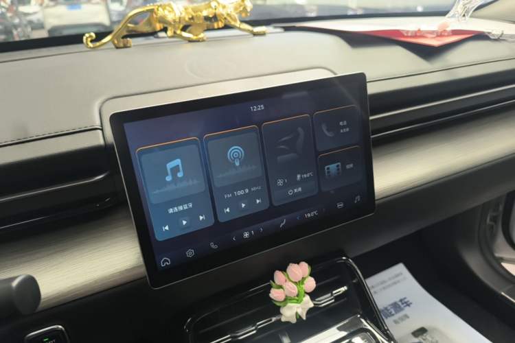 Used Wuling Xingguang 2024 Co-creation Edition 150 Standard Model Audio And AC Panel