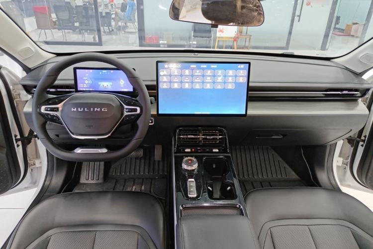 Used Wuling Xingguang 2024 Co-Creation Edition 510 Advanced Model Center Console