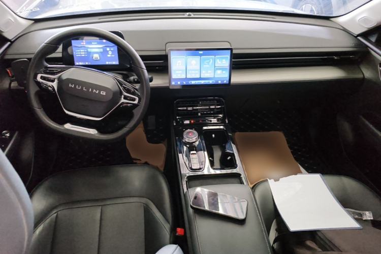 Used Wuling Xingguang 2024 Co-creation Edition 150 Standard Model Center Console