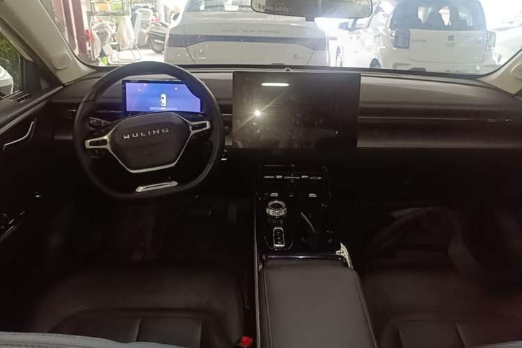 Used Wuling Xingguang 2024 Co-Creation Edition 150 Flagship Model Center Console