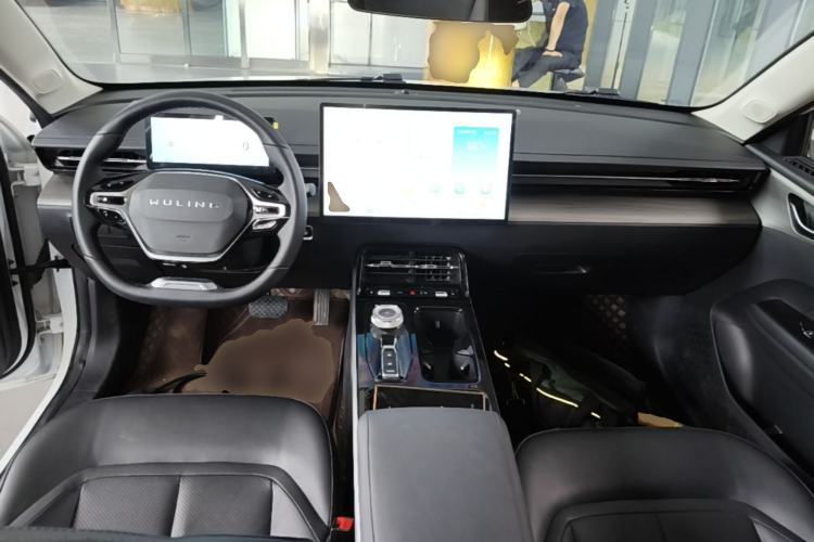 Used Wuling Xingguang 2024 Co-Creation Edition 510 Advanced Model Center Console