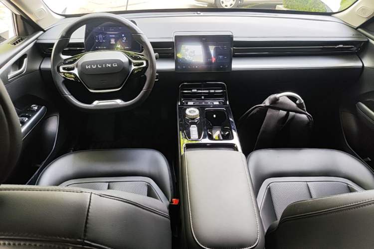 Used Wuling Xingguang 2024 Co-Creation Edition 410 Standard Model Center Console