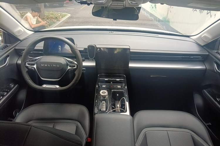 Used Wuling Xingguang 2024 Co-Creation Edition 410 Standard Model Center Console