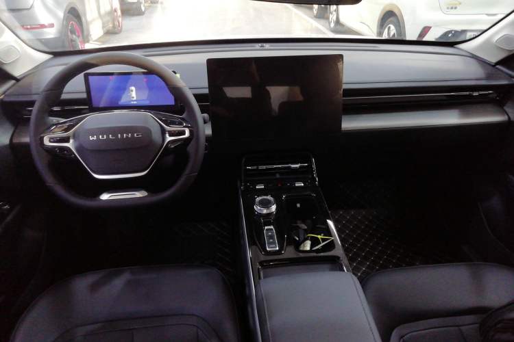 Used Wuling Xingguang 2024 Co-Creation Edition 510 Advanced Model Center Console