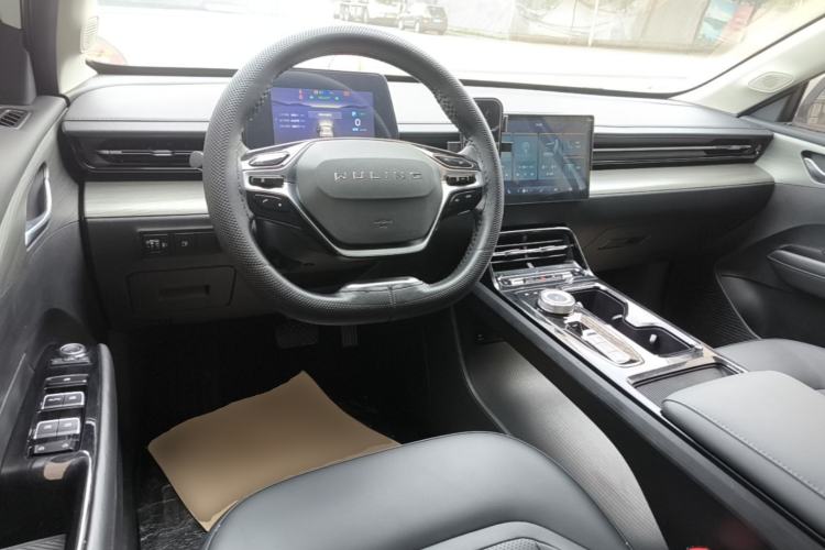 Used Wuling Xingguang 2024 Co-creation Edition 150 Standard Model Center Console
