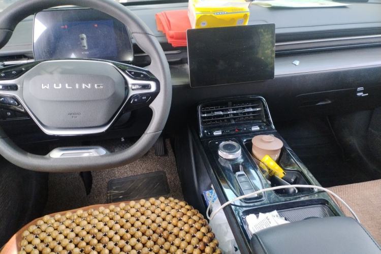 Used Wuling Xingguang 2024 Co-creation Edition 150 Standard Model Center Console