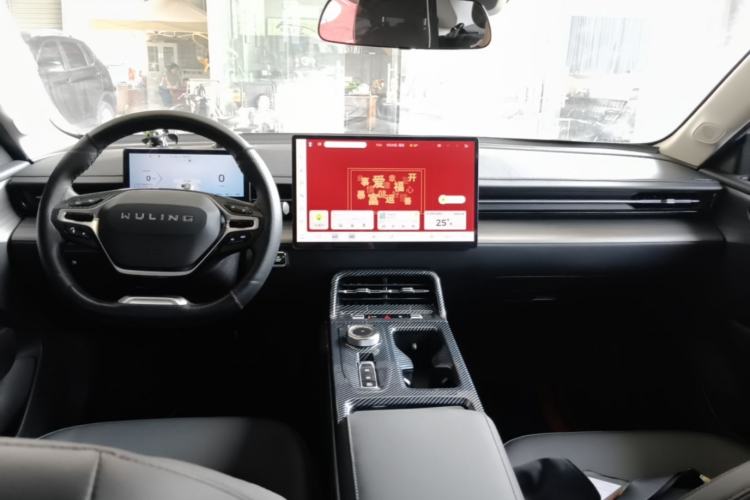 Used Wuling Xingguang 2024 Co-Creation Edition 150 Flagship Model Center Console