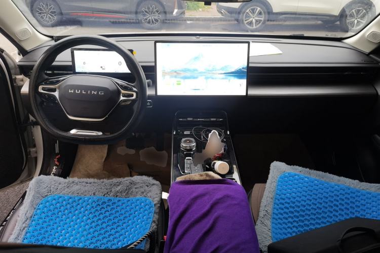 Used Wuling Xingguang 2024 Co-Creation Edition 150 Flagship Model Center Console