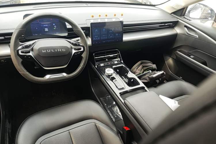 Used Wuling Xingguang 2024 Co-Creation Edition 410 Standard Model Center Console