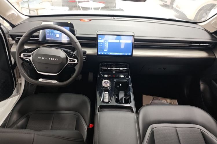 Used Wuling Xingguang 2024 Co-creation Edition 150 Standard Model Center Console