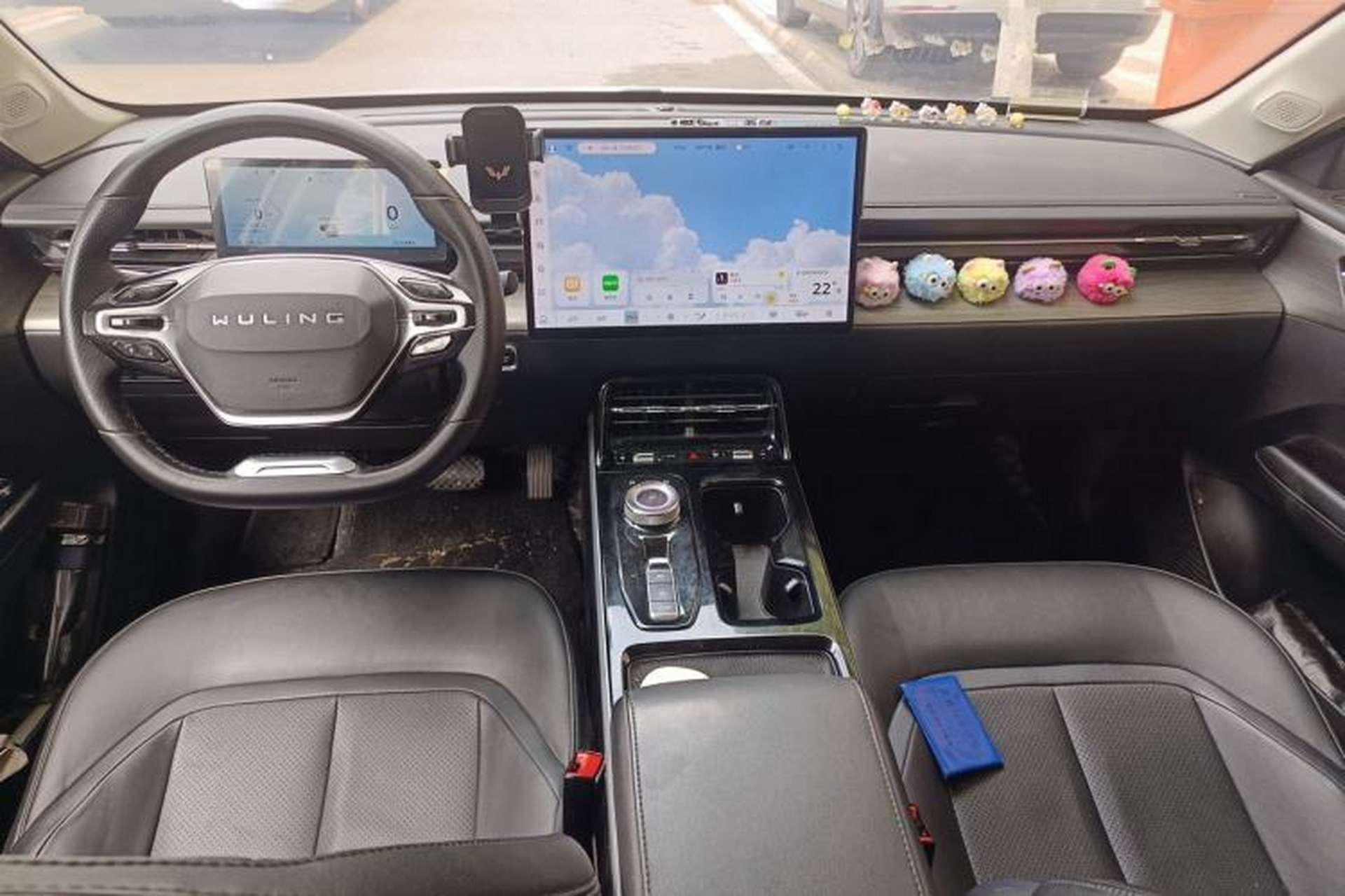 Used Wuling Xingguang 2024 Co-Creation Edition 510 Advanced Model Center Console
