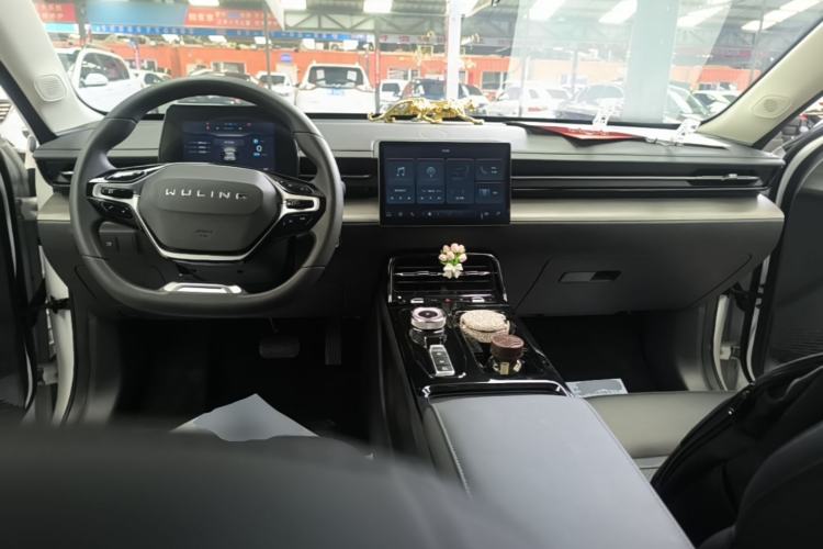 Used Wuling Xingguang 2024 Co-creation Edition 150 Standard Model Center Console