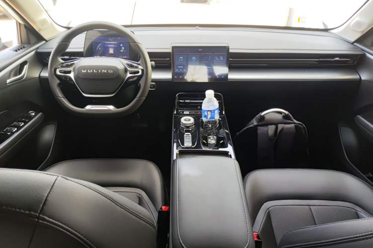 Used Wuling Xingguang 2024 Co-Creation Edition 410 Standard Model Center Console