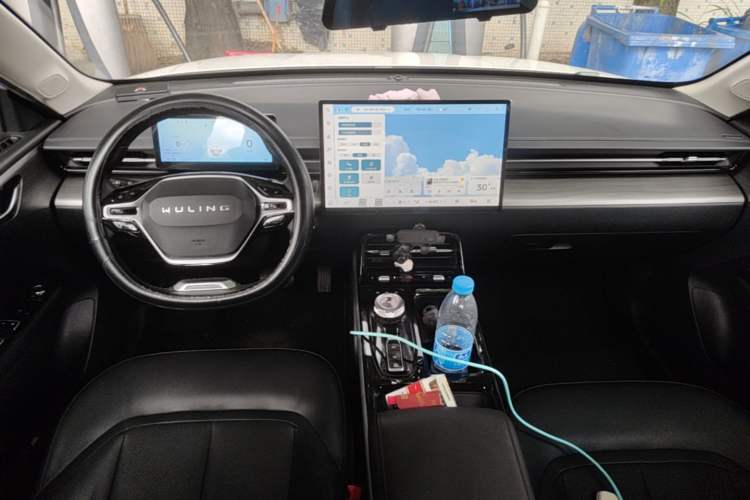 Used Wuling Xingguang 2024 Co-Creation Edition 150 Advanced Model Center Console