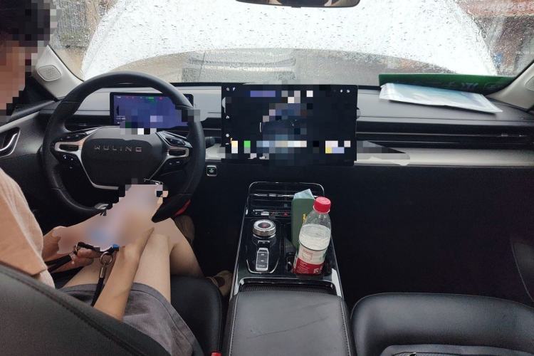 Used Wuling Xingguang 2024 Co-Creation Edition 510 Advanced Model Center Console
