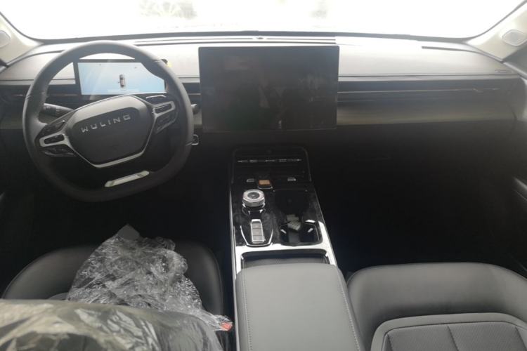 Used Wuling Xingguang 2024 Co-Creation Edition 150 Advanced Model Center Console