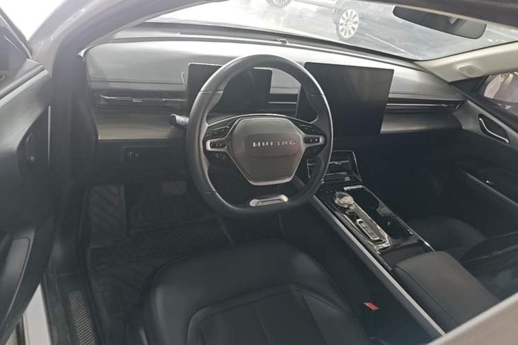 Used Wuling Xingguang 2024 Co-Creation Edition 510 Advanced Model Center Console