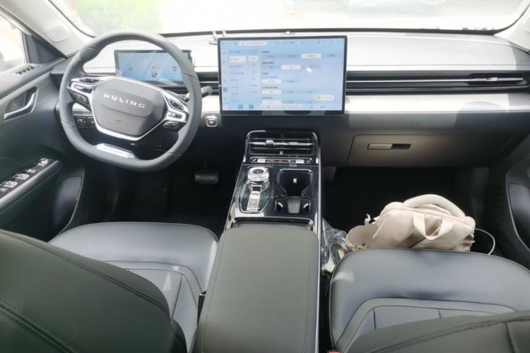 Used Wuling Xingguang 2024 Co-Creation Edition 150 Flagship Model Center Console