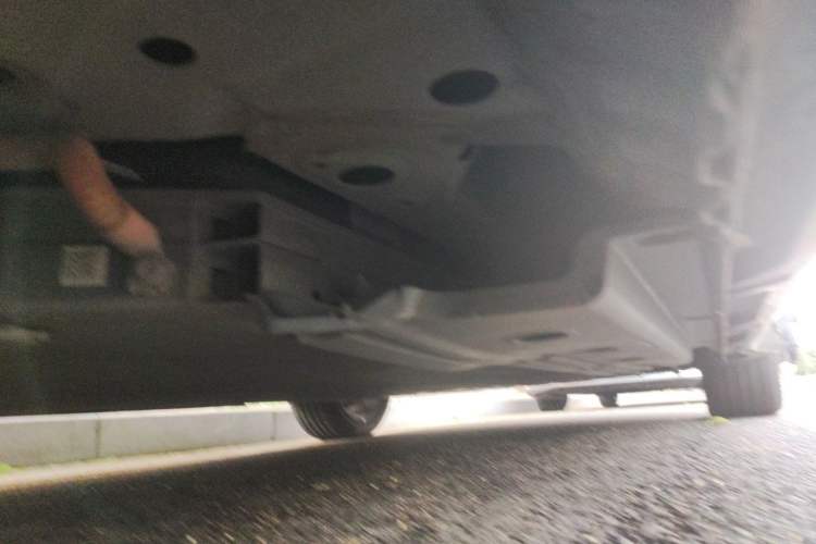 Used Wuling Xingguang 2024 Co-Creation Edition 510 Advanced Model Chassis Front Left