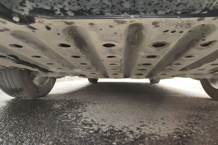 Used Wuling Xingguang 2024 Co-Creation Edition 510 Advanced Model Chassis Rear