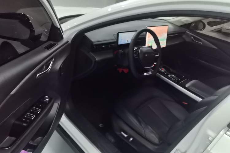 Used Wuling Xingguang 2024 Co-Creation Edition 510 Advanced Model Driver Seat