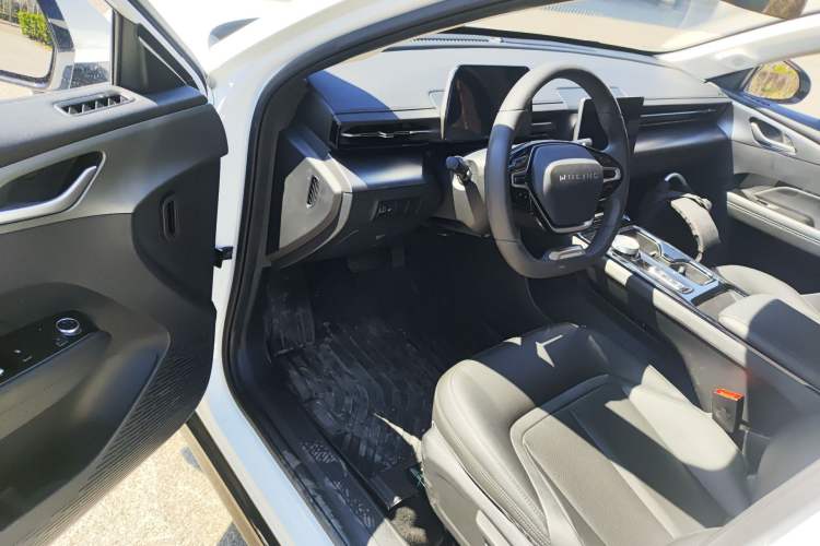 Used Wuling Xingguang 2024 Co-Creation Edition 410 Standard Model Driver Seat