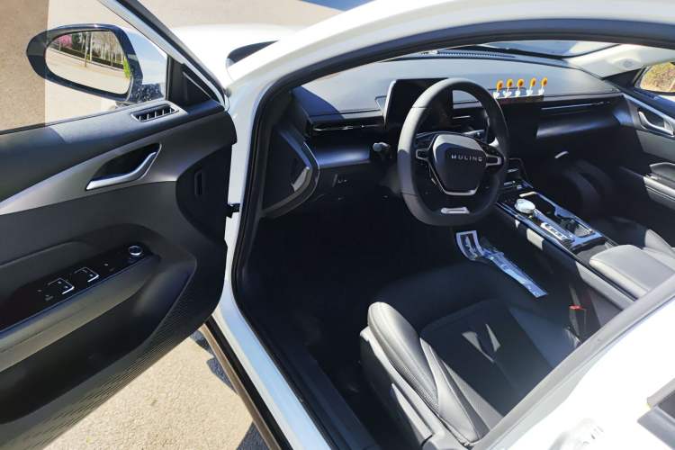 Used Wuling Xingguang 2024 Co-Creation Edition 410 Standard Model Driver Seat