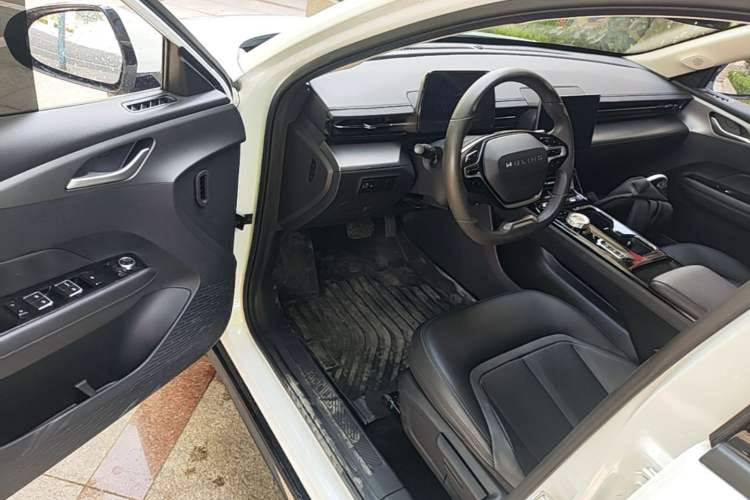 Used Wuling Xingguang 2024 Co-Creation Edition 410 Standard Model Driver Seat
